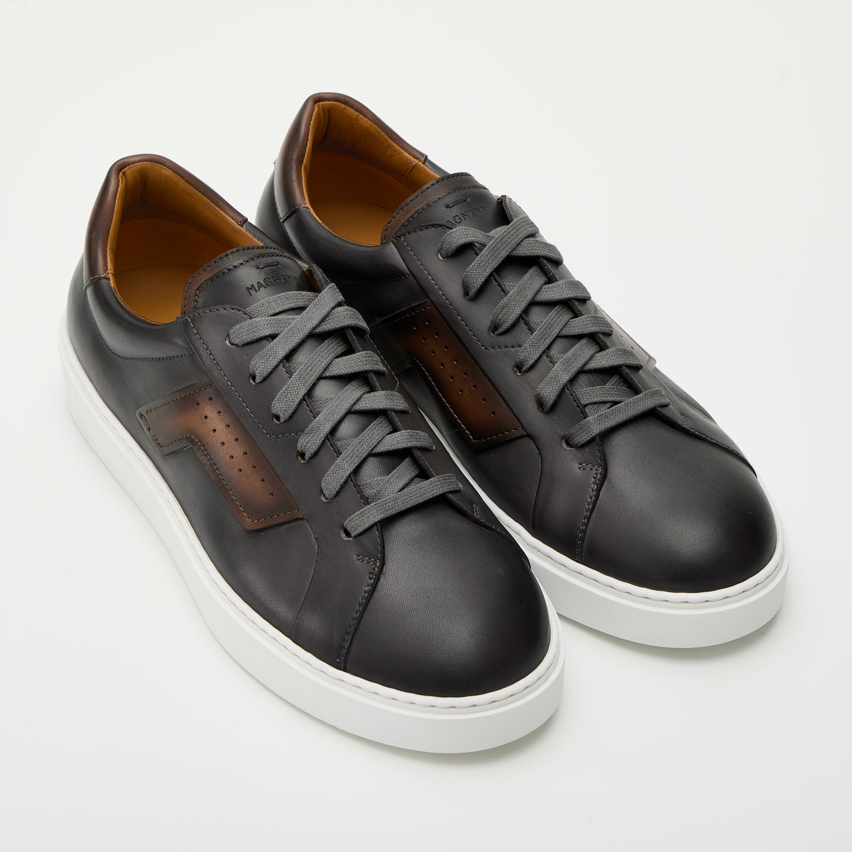 美品マグナーニ　MAGNANNI  42　26.5㎝　ヌケ感たっぷりホールカット 美品マグナーニ MAGNANNI 42 26.5㎝ ヌケ感たっぷりホールカット