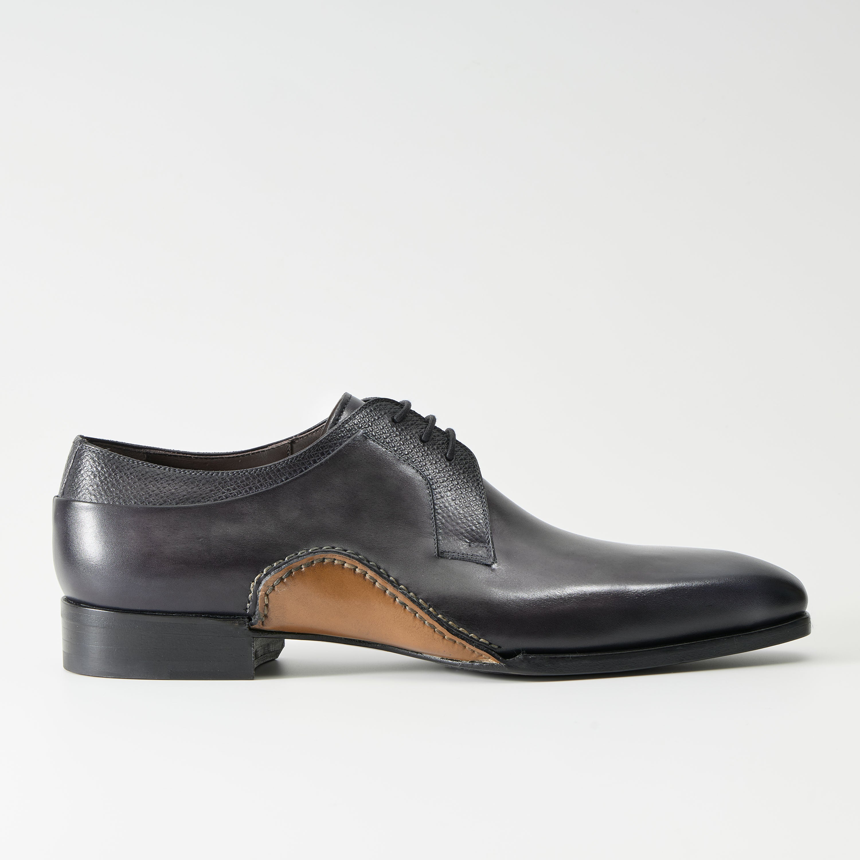 美品-MAGNANNI-EU39(25) ホールカット　オパンケ　ダークネイビー 美品-MAGNANNI-EU39(25) ホールカット オパンケ ダークネイビー